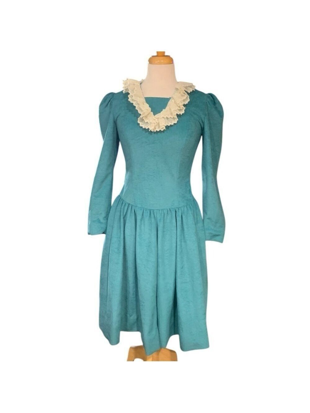 Vintage Teal Dress with Lace Collar
